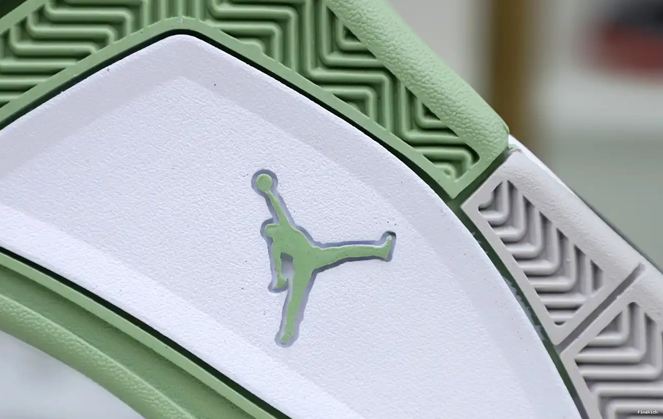 4 JORDAN AIR 